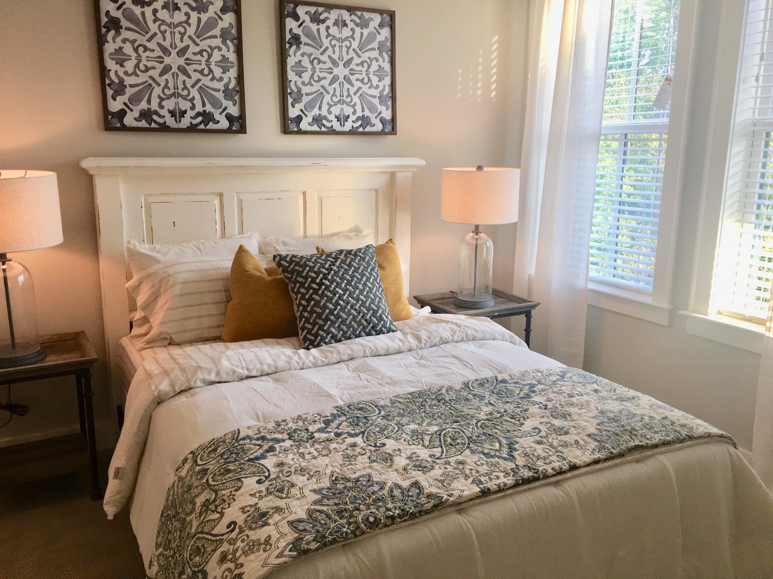 luxery apartment bedroom